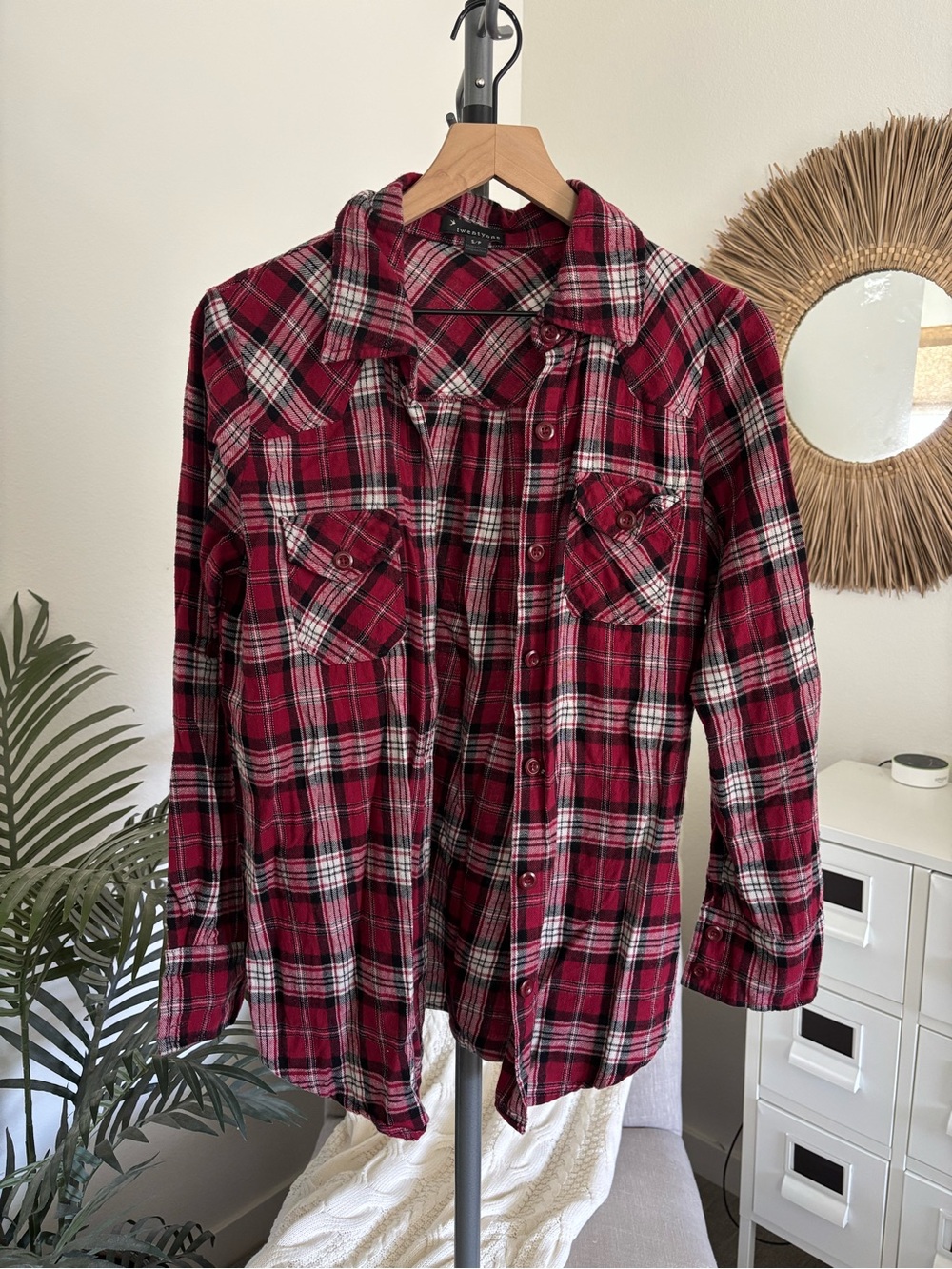 🪴$5/25🪴 Red Plaid Classic Flannel Button Down Shirt Top Small